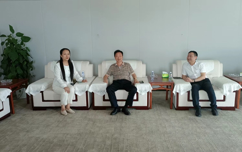 岳氏集團(tuán)董事長(zhǎng)岳平安、北京中郵鴻運(yùn)董事副總黃貴斌拜訪中展航空