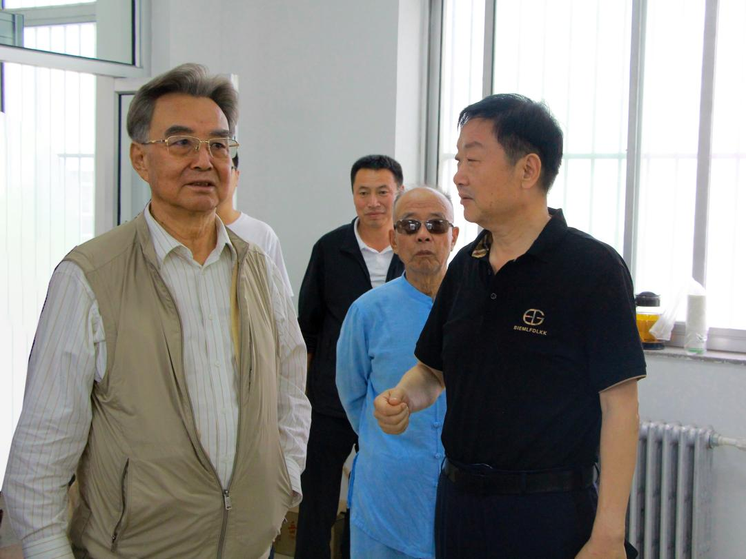 原全國人大民族委員會(huì)主任委員馬啟智蒞臨寧夏興康恒潤(rùn)調(diào)研指導(dǎo)工作